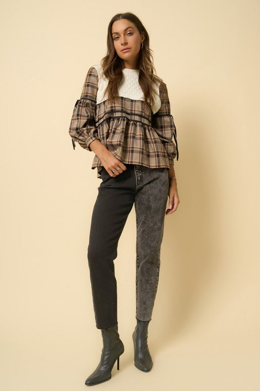 HIGH RISE CONTRAST WASH MOM JEANS